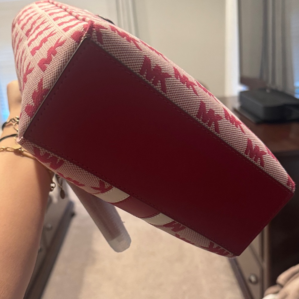Michael Kors Red and White Tote Bag with Pouch - Picture 4 of 6